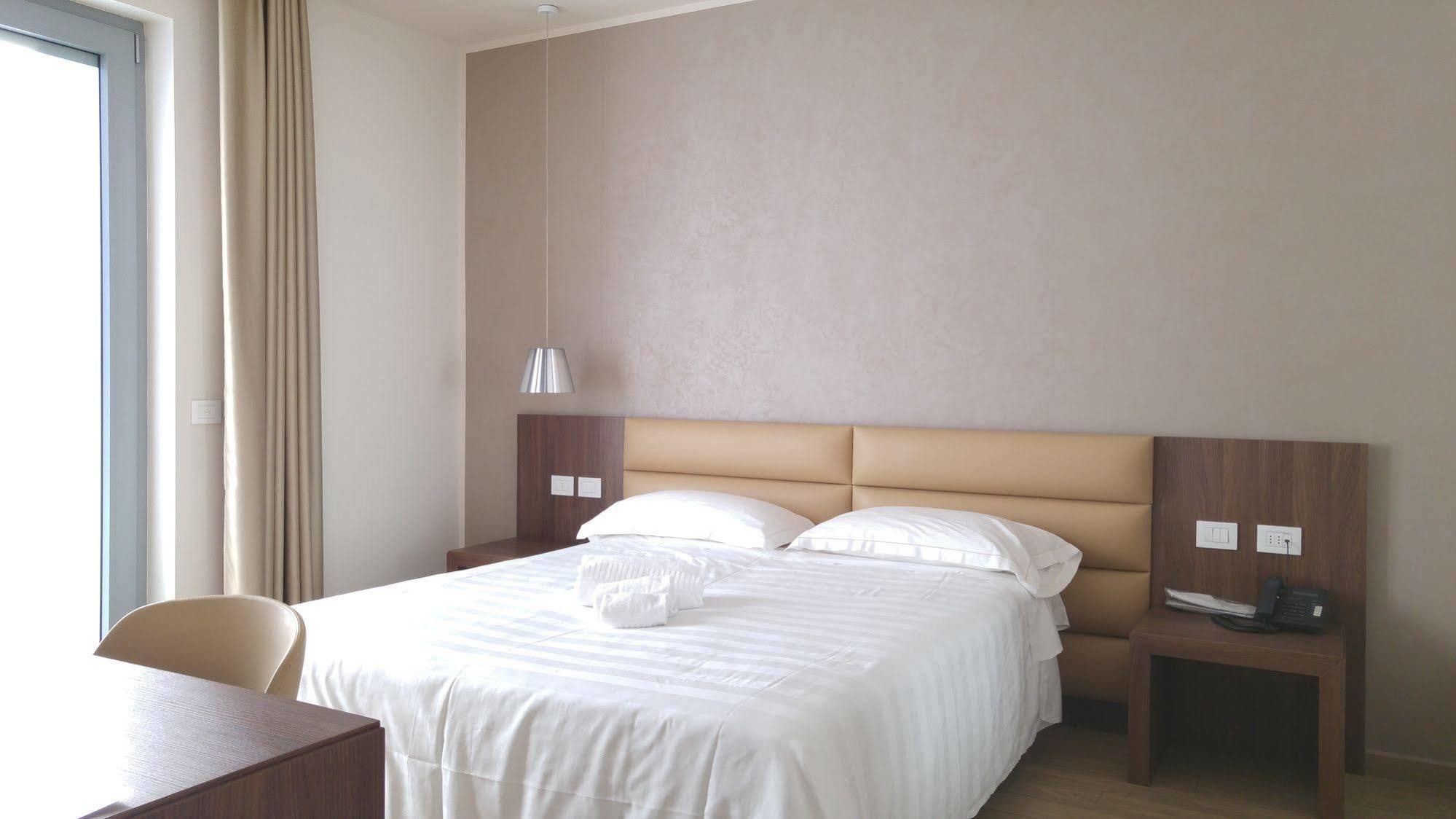 Hotel Al Veliero Pontevico Luaran gambar